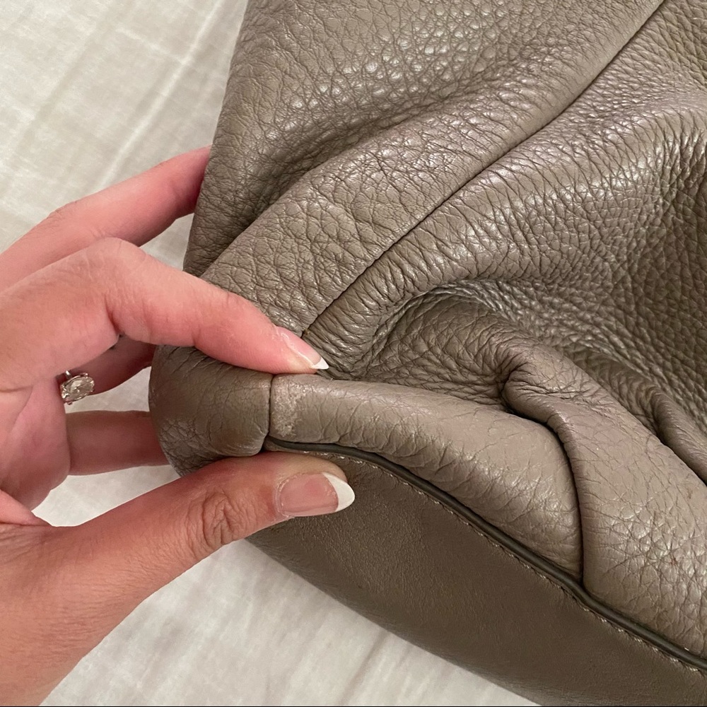 SOLD Marc Jacobs Q Fran Taupe leather tote bag - Picture 10 of 13